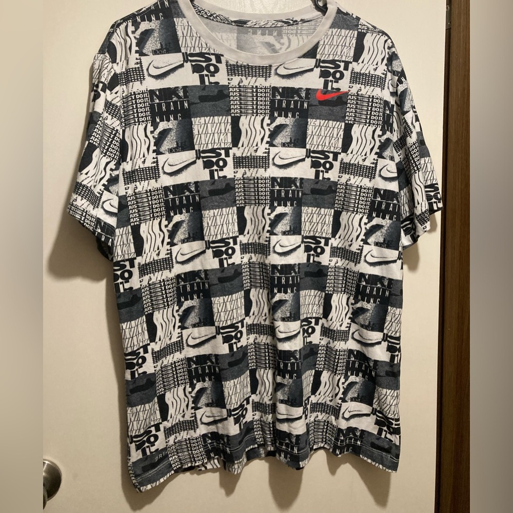 Nike Men’s Tee Shirt